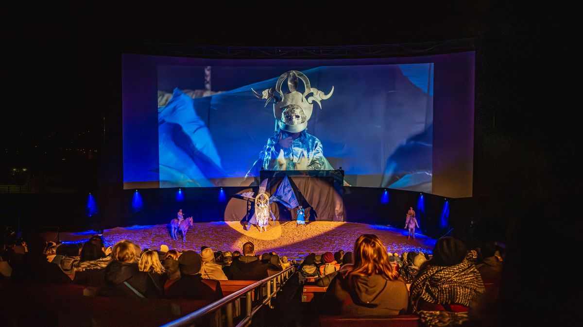 FOTO: V Boskovicích propojili vystoupení na koních s videoprojekcí na největším kinoplátně v Česku